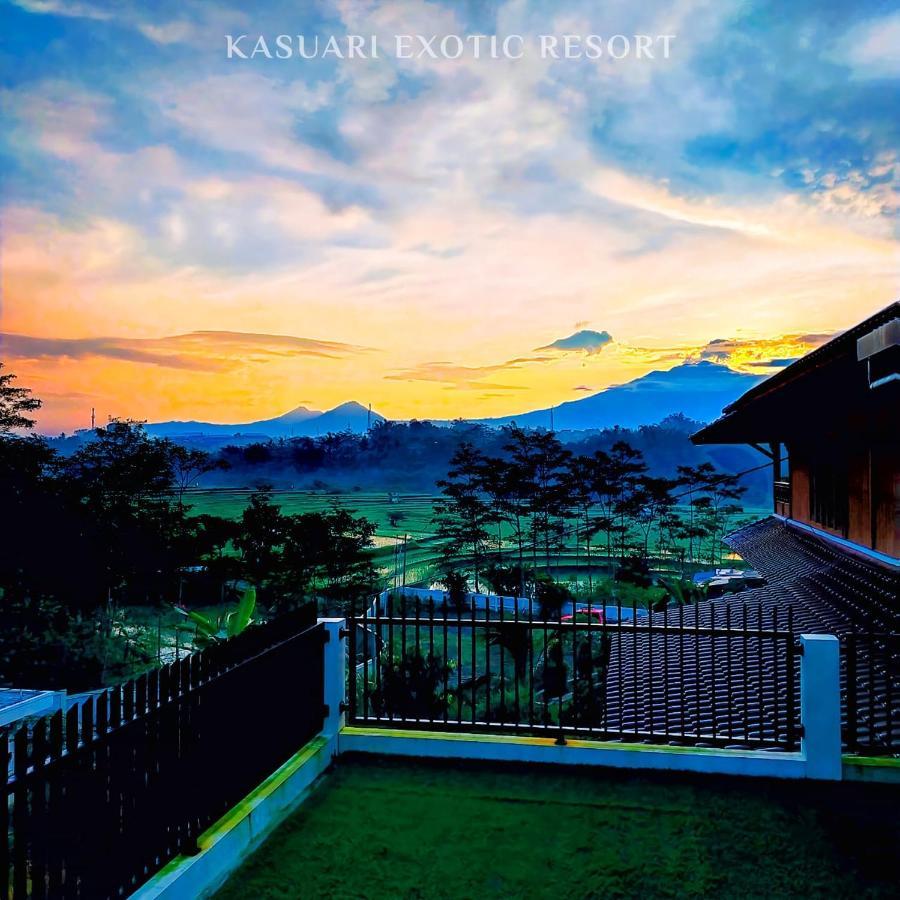 Kasuari Exotic Resort ماجلانج المظهر الخارجي الصورة