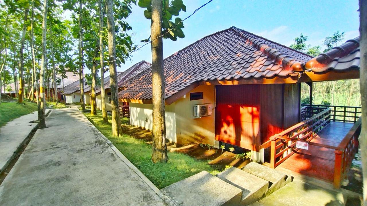 Kasuari Exotic Resort ماجلانج المظهر الخارجي الصورة
